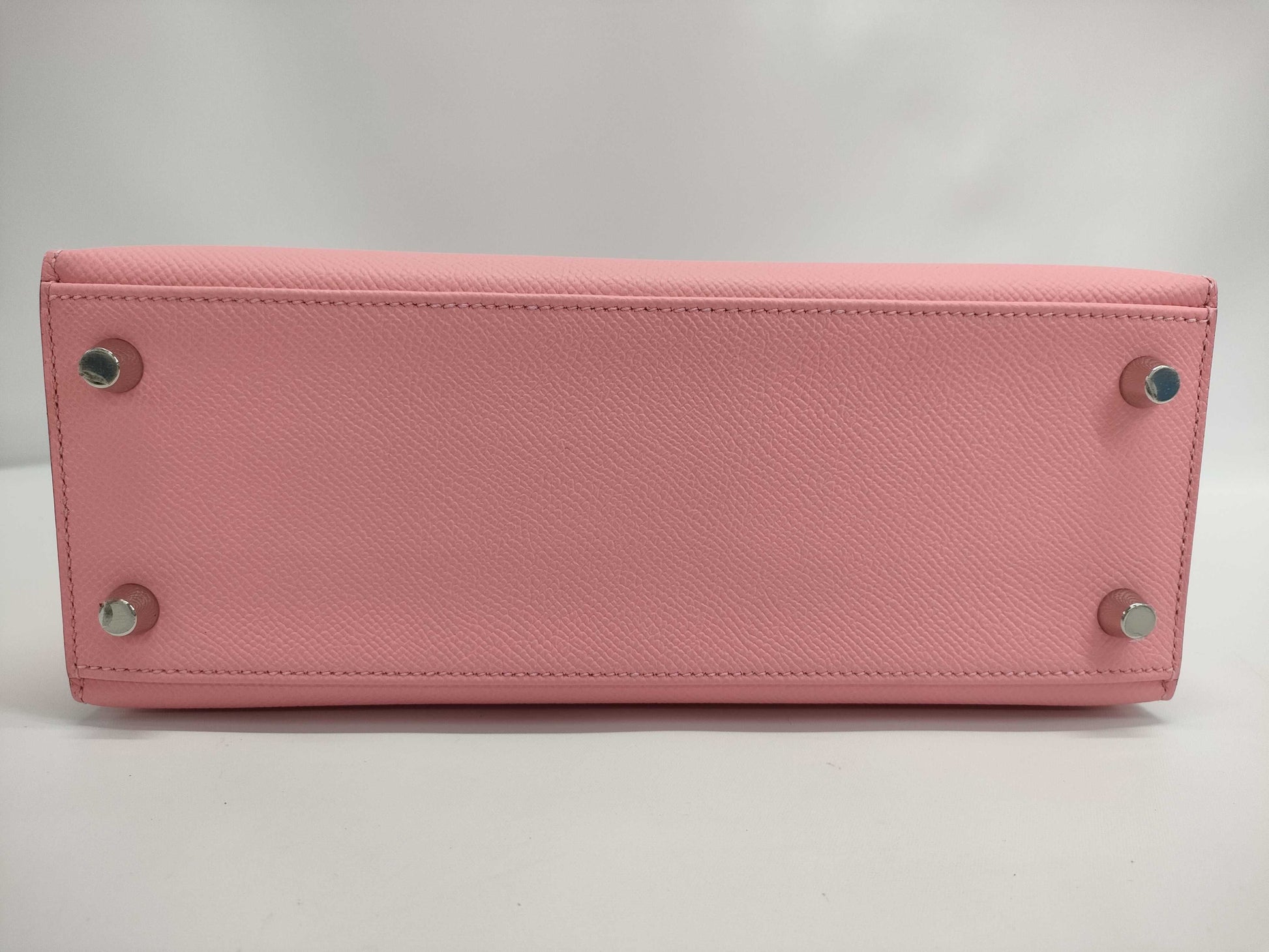 HERMES Kelly 25 handbag with rose confetti on the outside, Epson logo, silver hardware, K stamp.