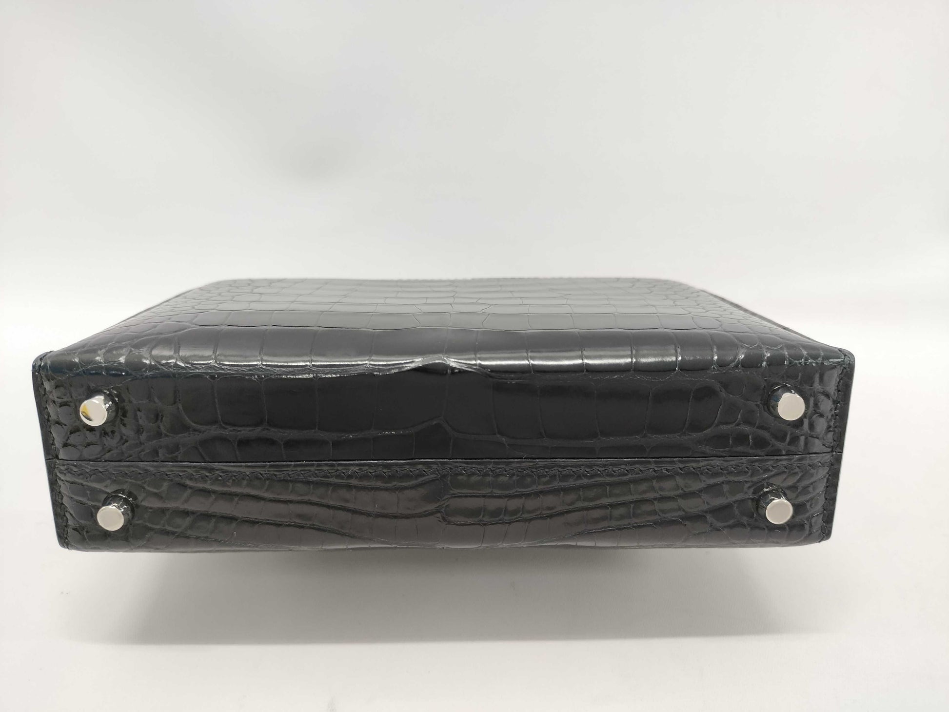 HERMES Vert Chain Mini Handbag in Black Alligator Shine with Silver Hardware and C Stamp