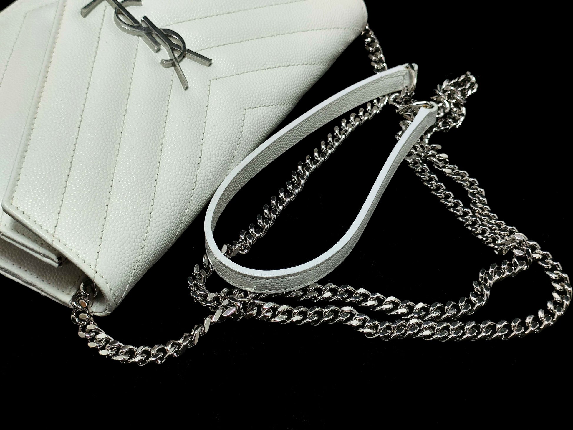 Yves Saint Laurent Saint Laurent Paris Cassandra Classic Chain Wallet in White Leather, 393953 Shoulder Bag