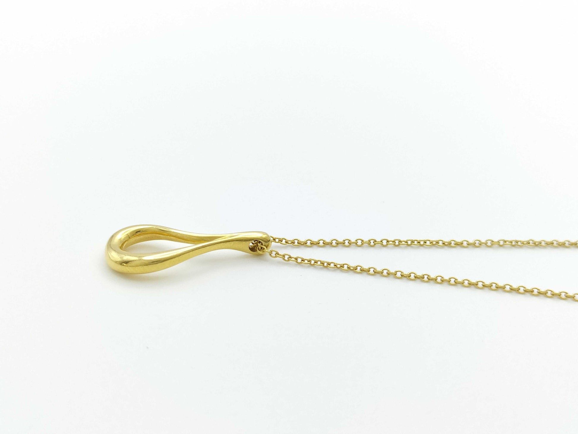 Tiffany & Co. Open Teardrop Necklace in Yellow Gold 750, 2.2g 