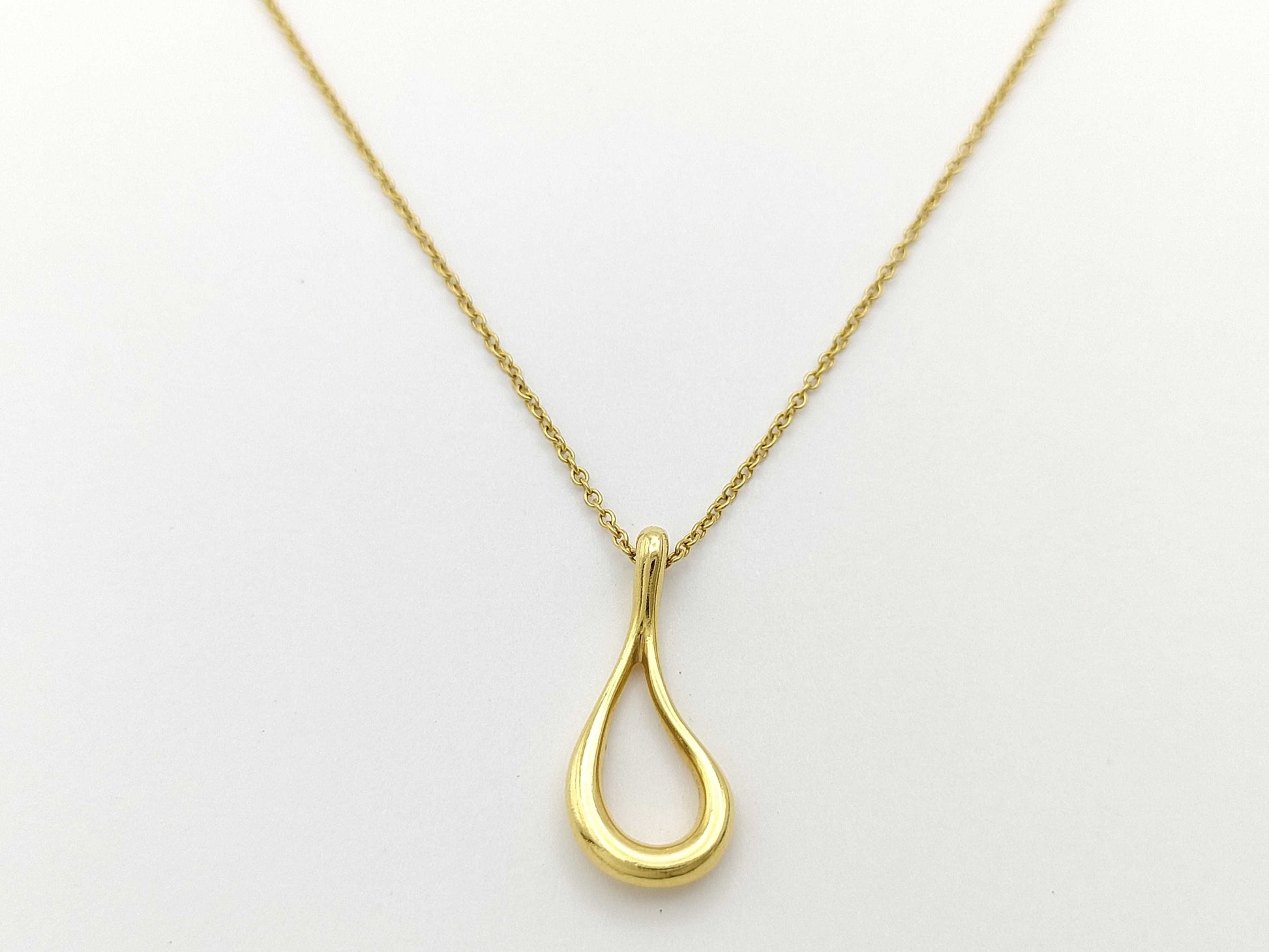 Tiffany & Co. Open Teardrop Necklace in Yellow Gold 750, 2.2g 