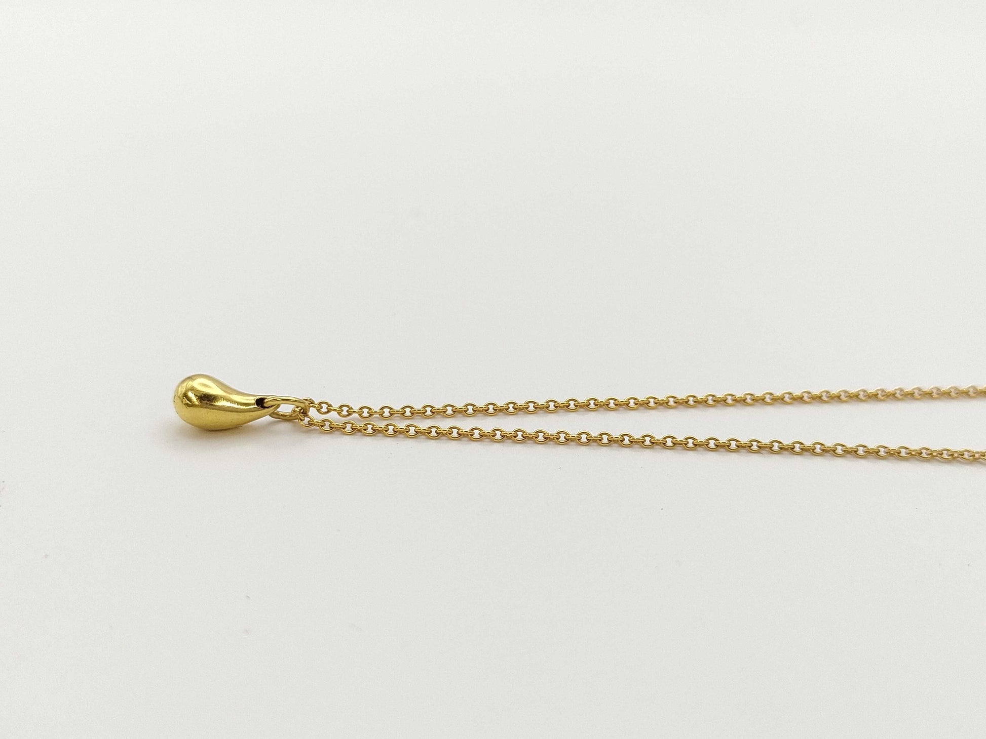 Tiffany & Co. Teardrop 18K 2.4g Necklace 