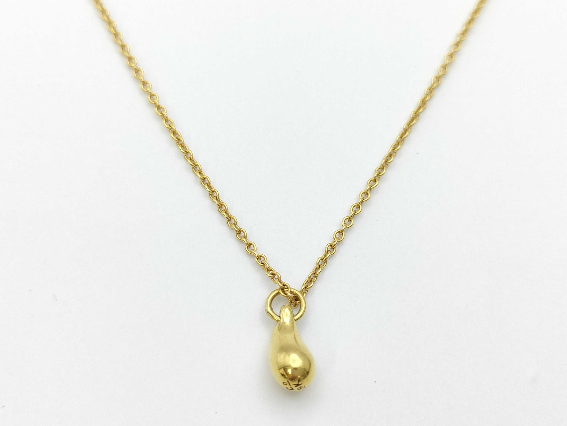 Tiffany & Co. Teardrop 18K 2.4g Necklace 