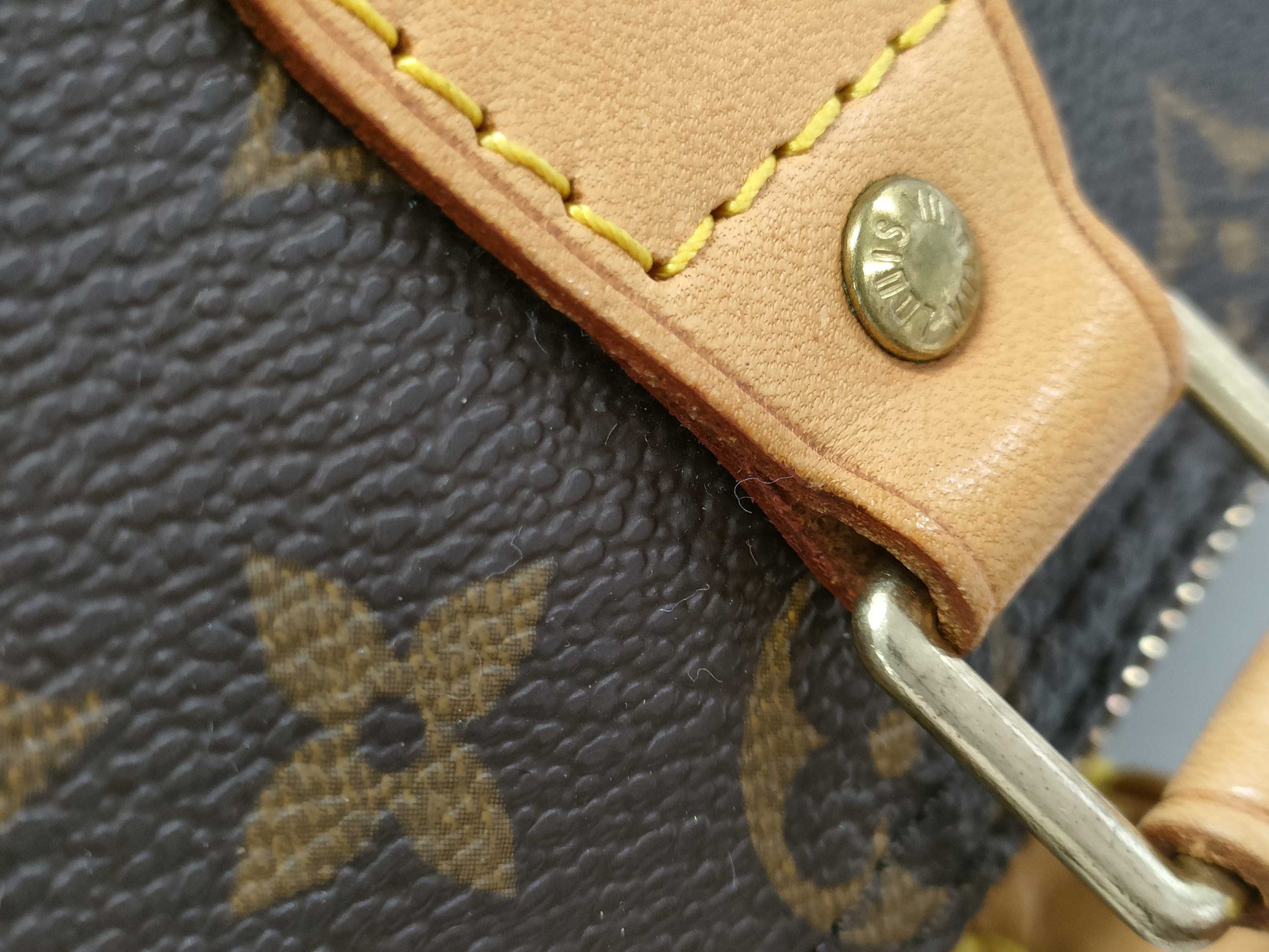 LOUIS VUITTON Louis Vuitton Speedy 25 Handbag