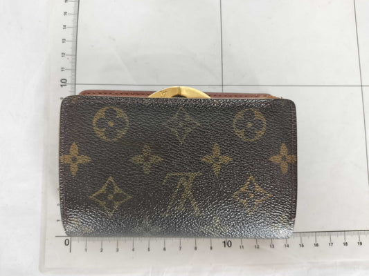 LOUIS VUITTON LOUIS VUITTON Monogram Louis Vuitton Wallet