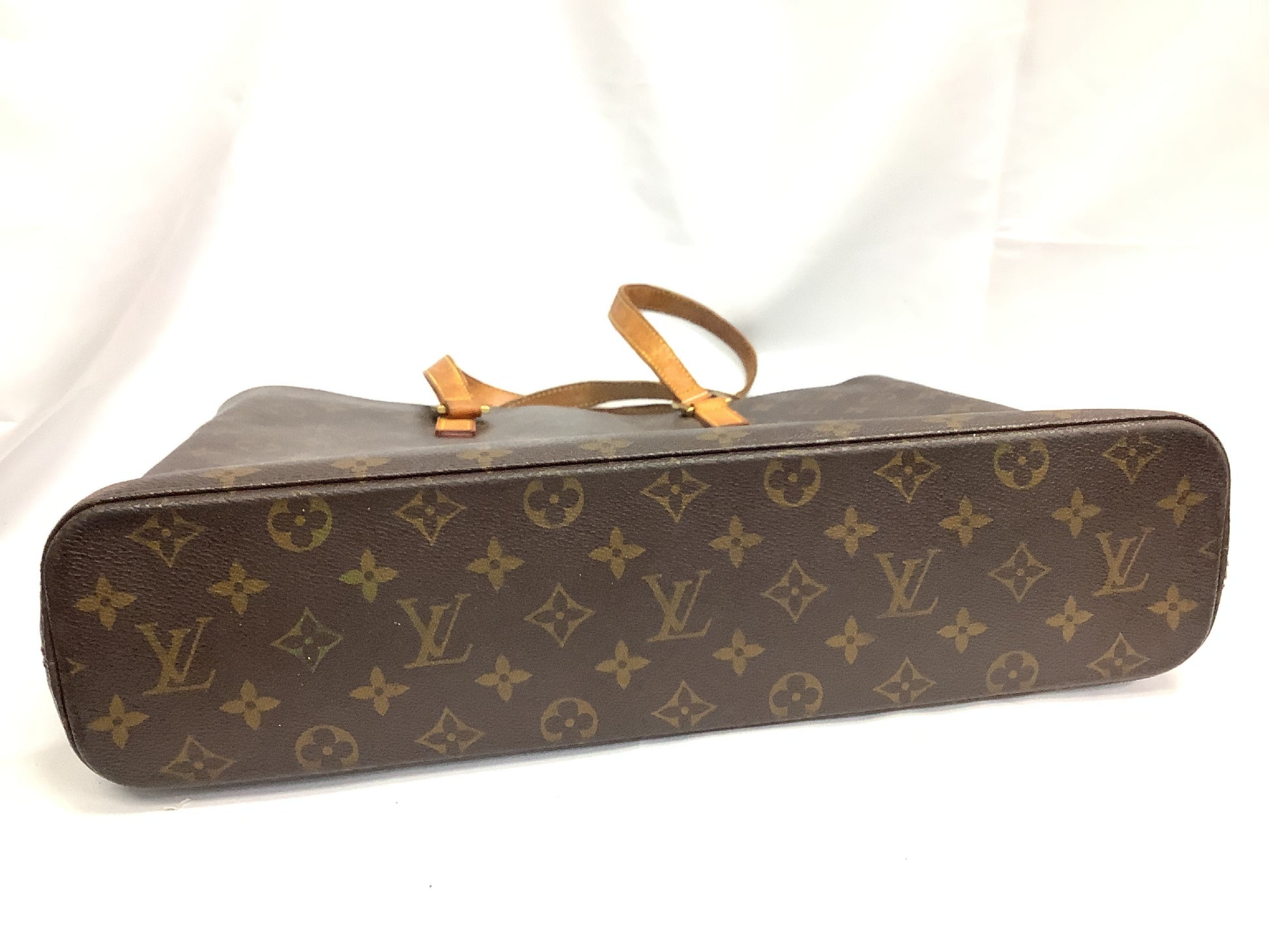 LOUIS VUITTON Luco Tote Bag