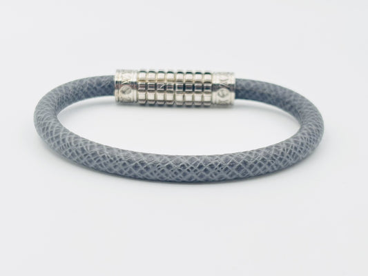 LOUIS VUITTON M6630D Digit Taiga Bracelet in Glacier Gray