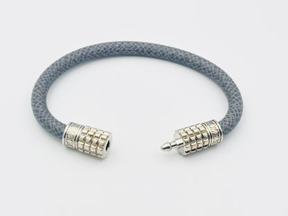 LOUIS VUITTON M6630D Digit Taiga Bracelet in Glacier Gray