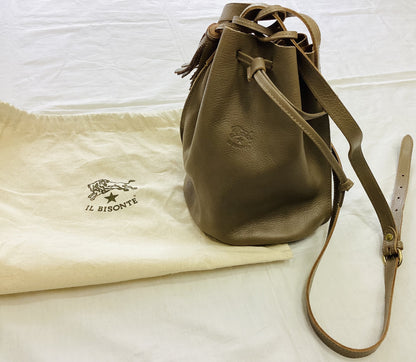 IL BISONTE GY113 Drawstring Shoulder Bag with Tassel Charm, Greige, Original Price: ¥26,800