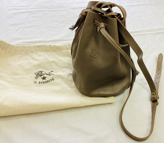 IL BISONTE GY113 Drawstring Shoulder Bag with Tassel Charm, Greige, Original Price: ¥26,800