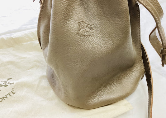 IL BISONTE GY113 Drawstring Shoulder Bag with Tassel Charm, Greige, Original Price: ¥26,800