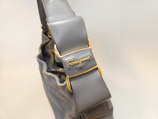 Salvatore Ferragamo Vara Leather Ribbon Gray One-Shoulder Shoulder Bag