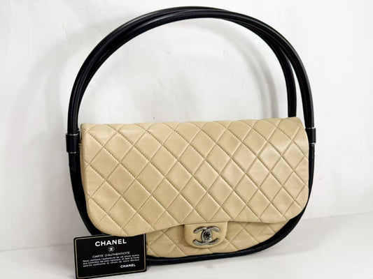 CHANEL Hula Hoop Matelasse Bicolor W30cm Approx. 18 Series [G Card and Seal Included] Black and Silver Hardware Handbag 18134469 Handbag
