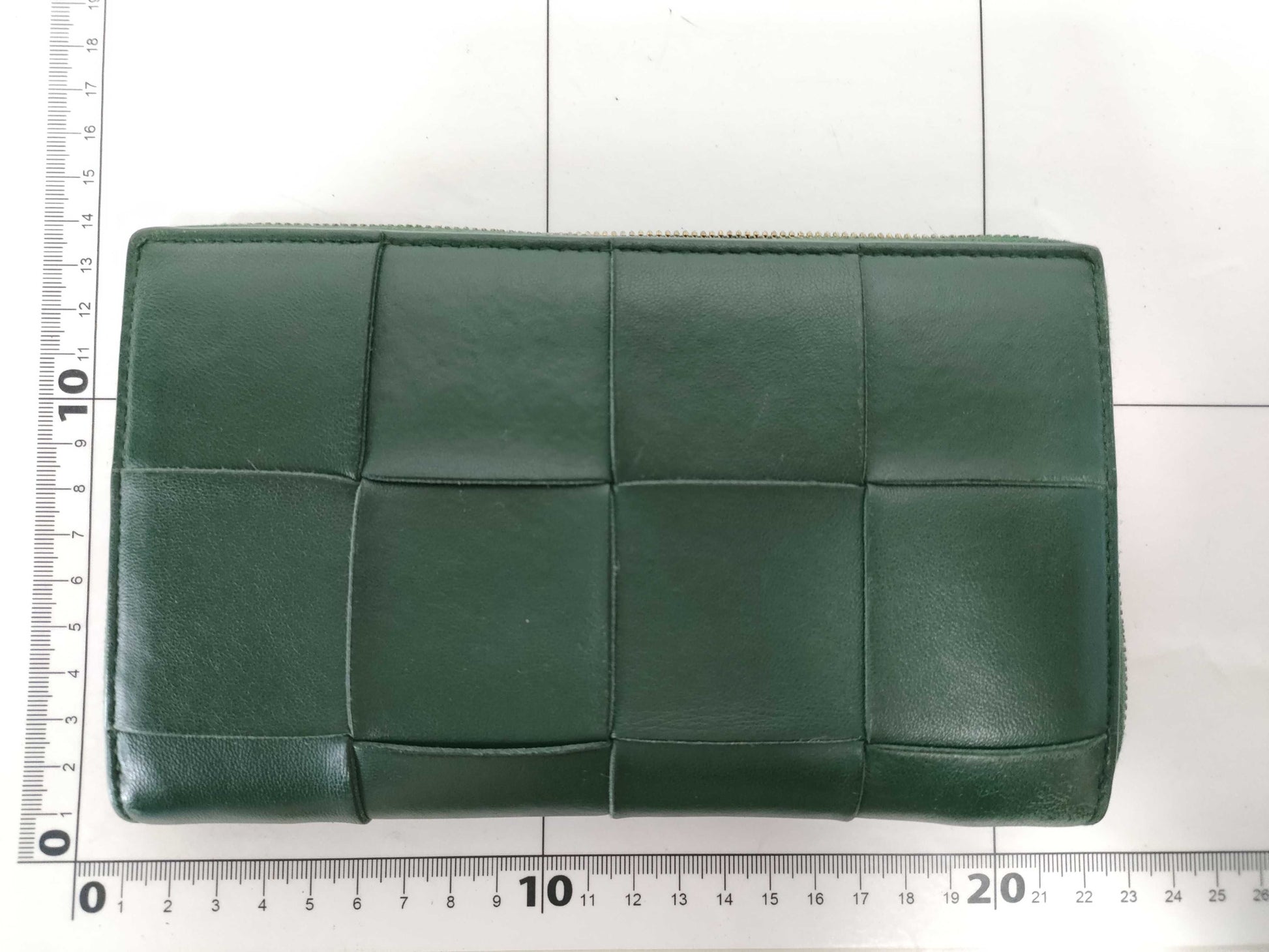 BOTTEGA VENETA Intrecciato Bottega Maxi Intrecciato Round Zip Long Wallet in Green Leather. Accessories: Box and Dust Bag.