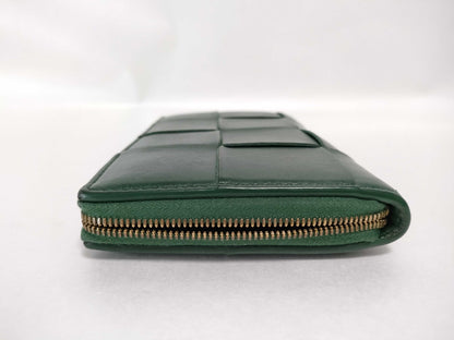 BOTTEGA VENETA Intrecciato Bottega Maxi Intrecciato Round Zip Long Wallet in Green Leather. Accessories: Box and Dust Bag.
