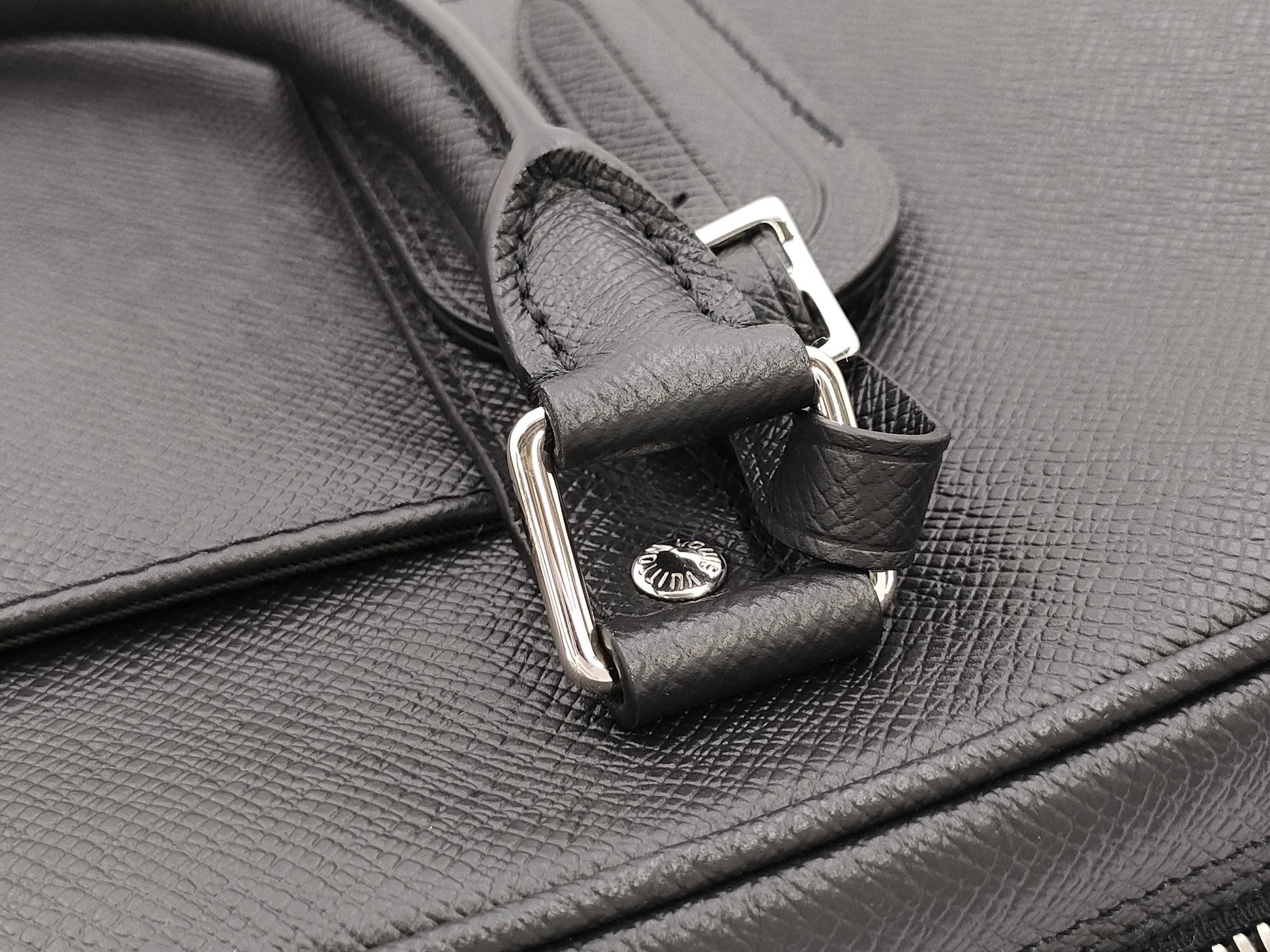 LOUIS VUITTON Taiga Porte-Document Voyage Noir M30925 Accessories: Box/Dust bag Business bag