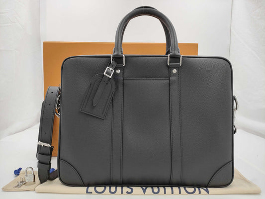 LOUIS VUITTON Taiga Porte-Document Voyage Noir M30925 Accessories: Box/Dust bag Business bag