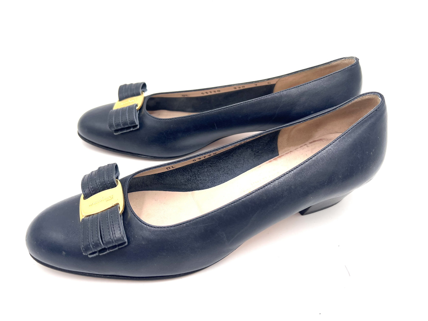 Salvatore Ferragamo Vara Ribbon Leather Pumps in Black, Size 7