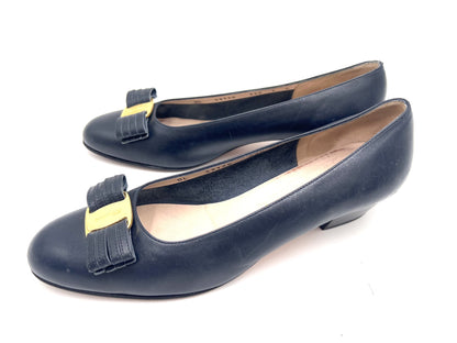 Salvatore Ferragamo Vara Ribbon Leather Pumps in Black, Size 7