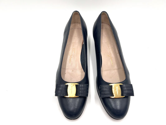 Salvatore Ferragamo Vara Ribbon Leather Pumps in Black, Size 7