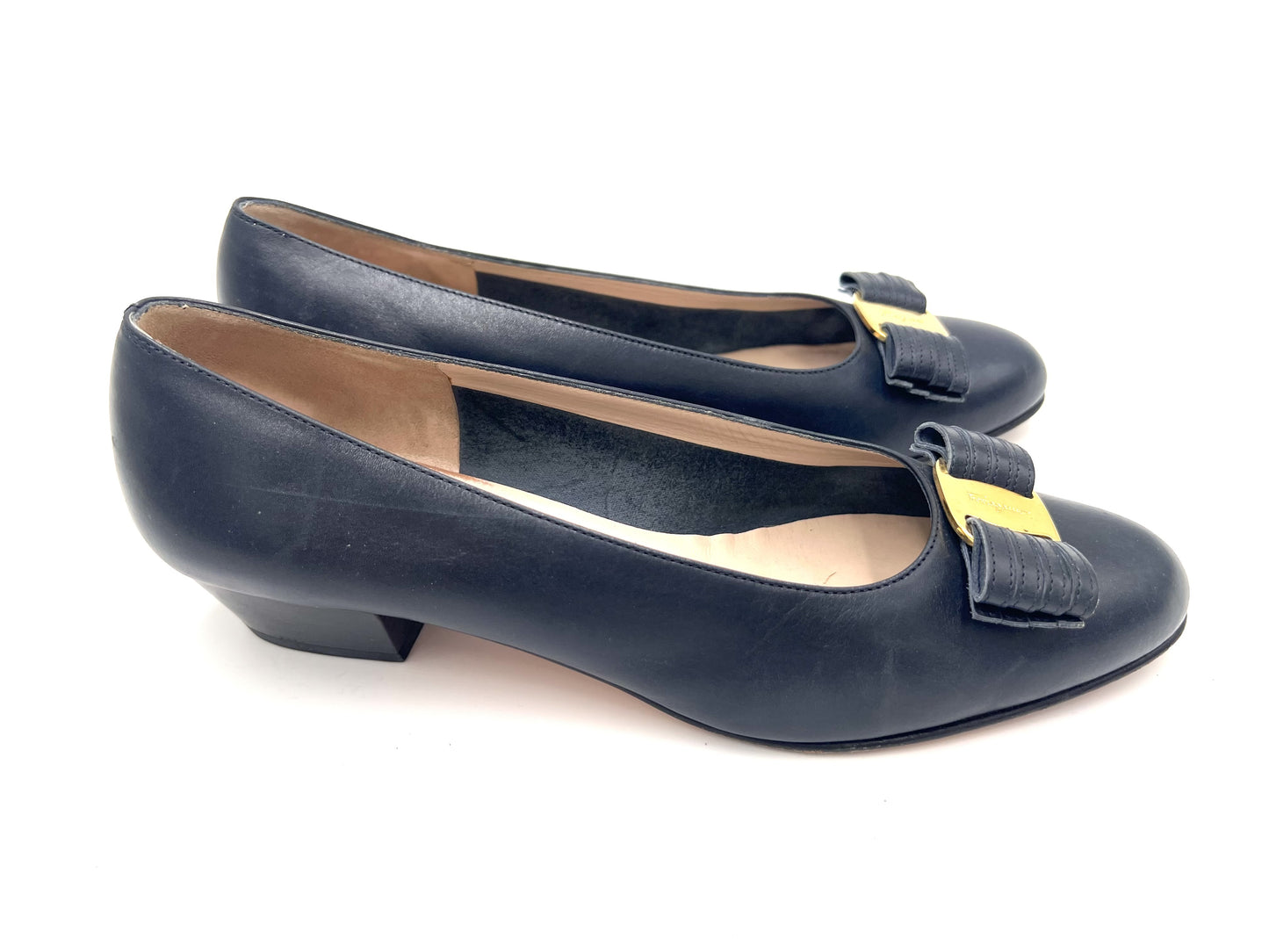 Salvatore Ferragamo Vara Ribbon Leather Pumps in Black, Size 7