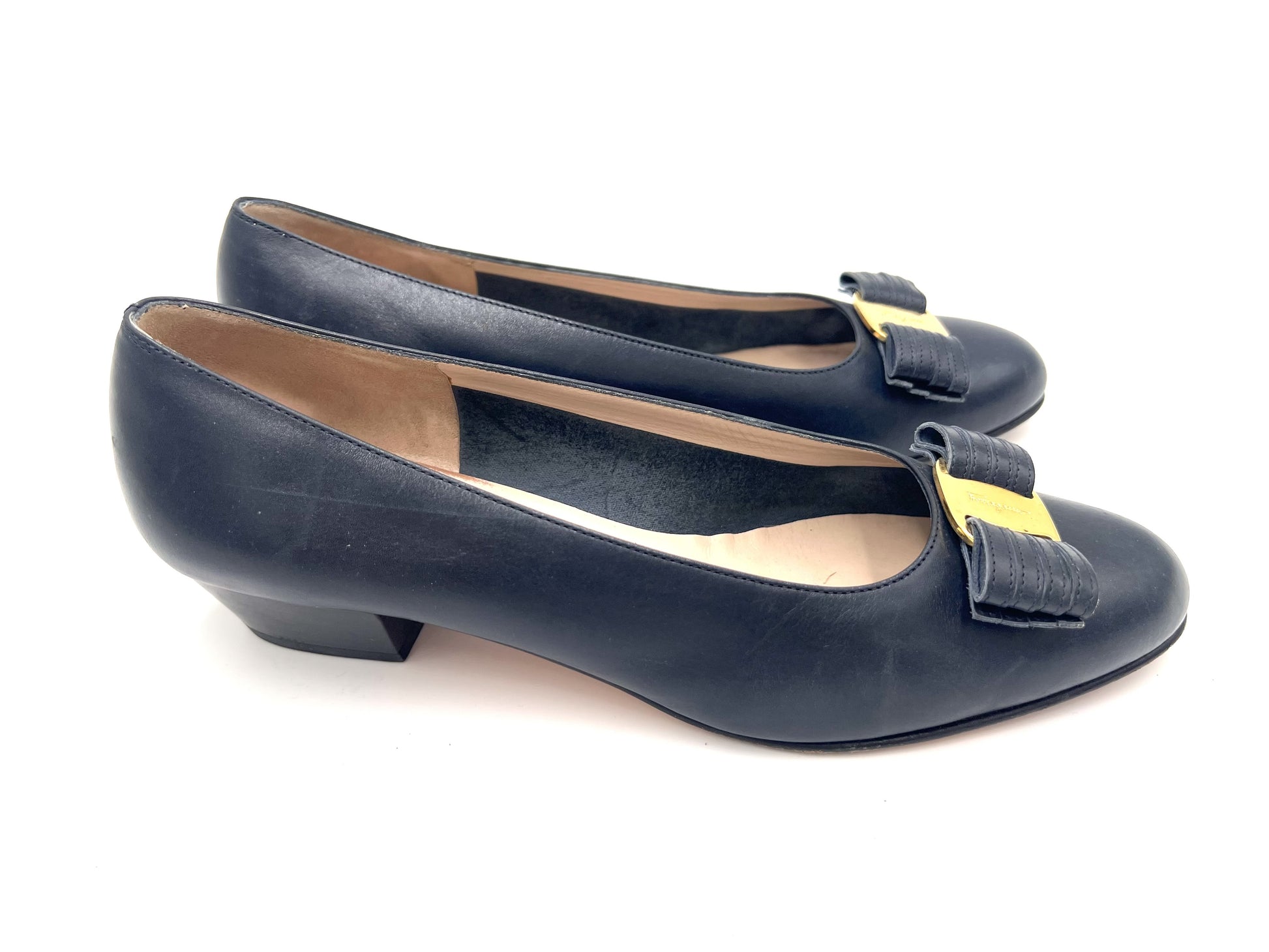 Salvatore Ferragamo Vara Ribbon Leather Pumps in Black, Size 7