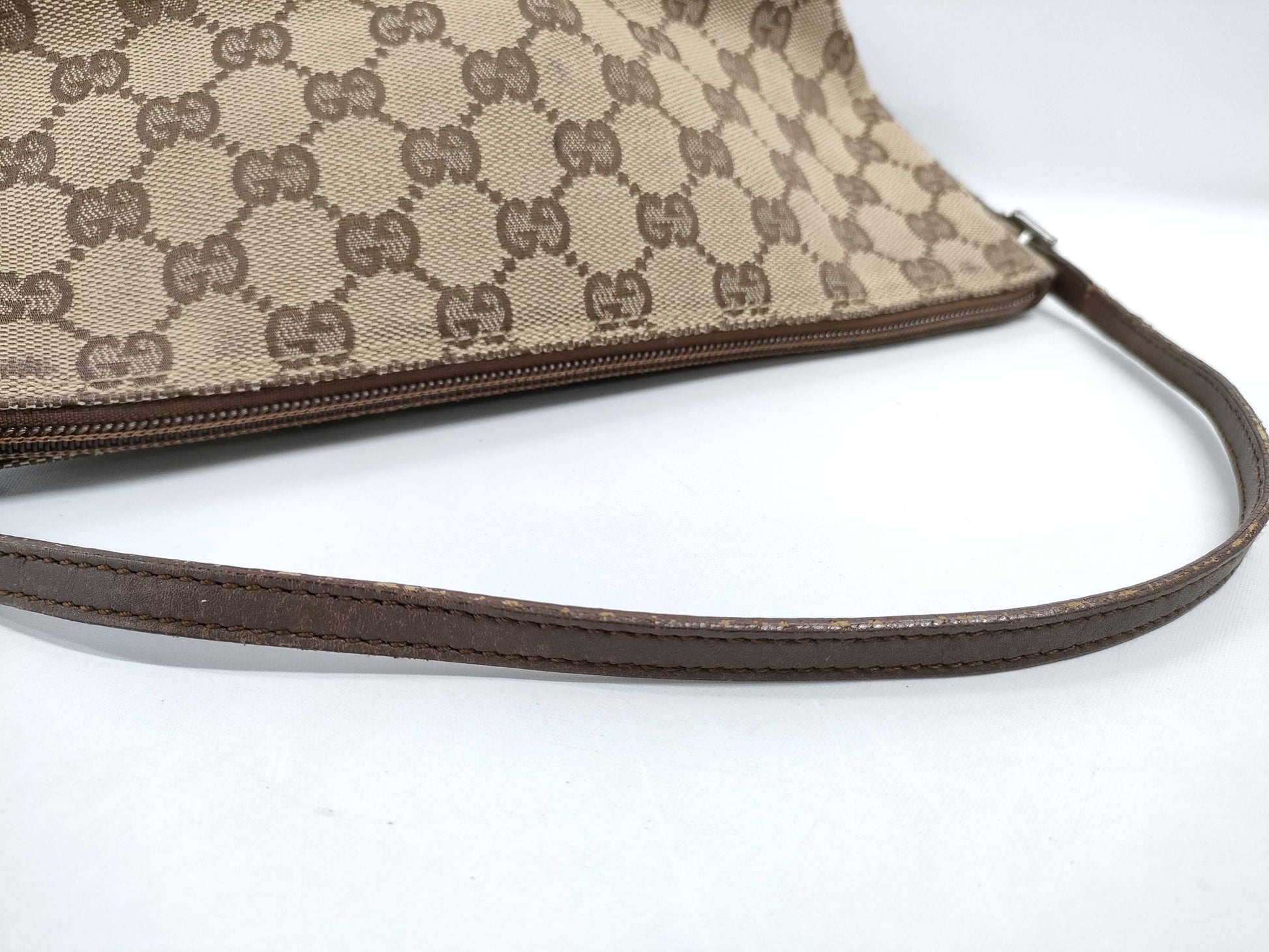 GUCCI Canvas Pouch with Broken Zipper Pull