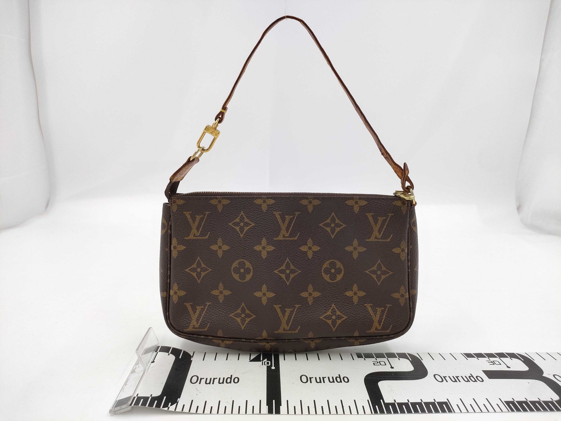 LOUIS VUITTON Monogram Louis Vuitton Pochette Accessoires Handbag