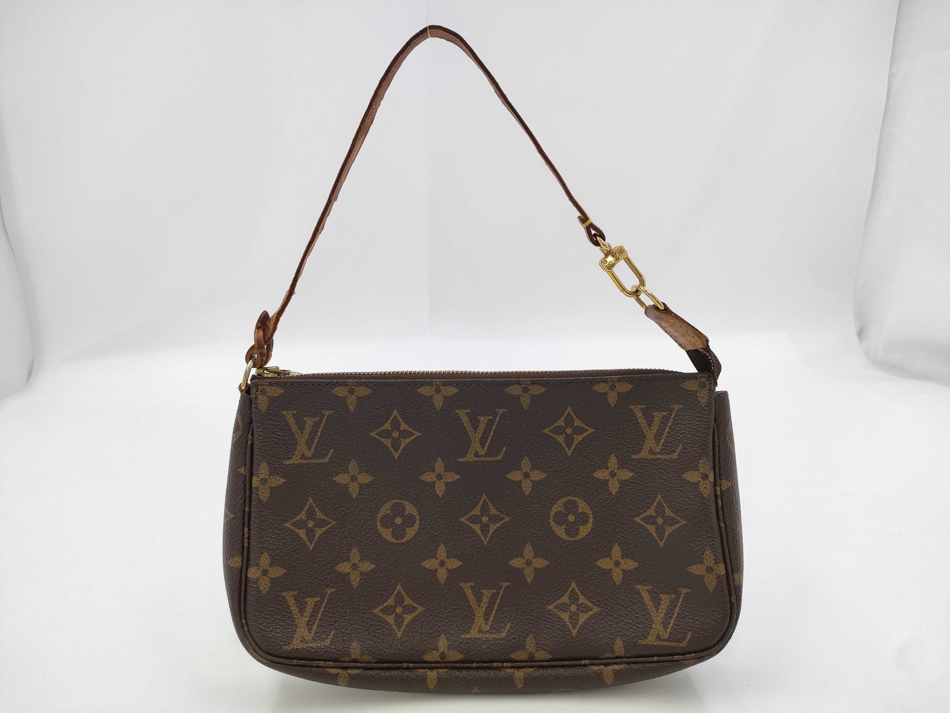 LOUIS VUITTON Monogram Louis Vuitton Pochette Accessoires Handbag
