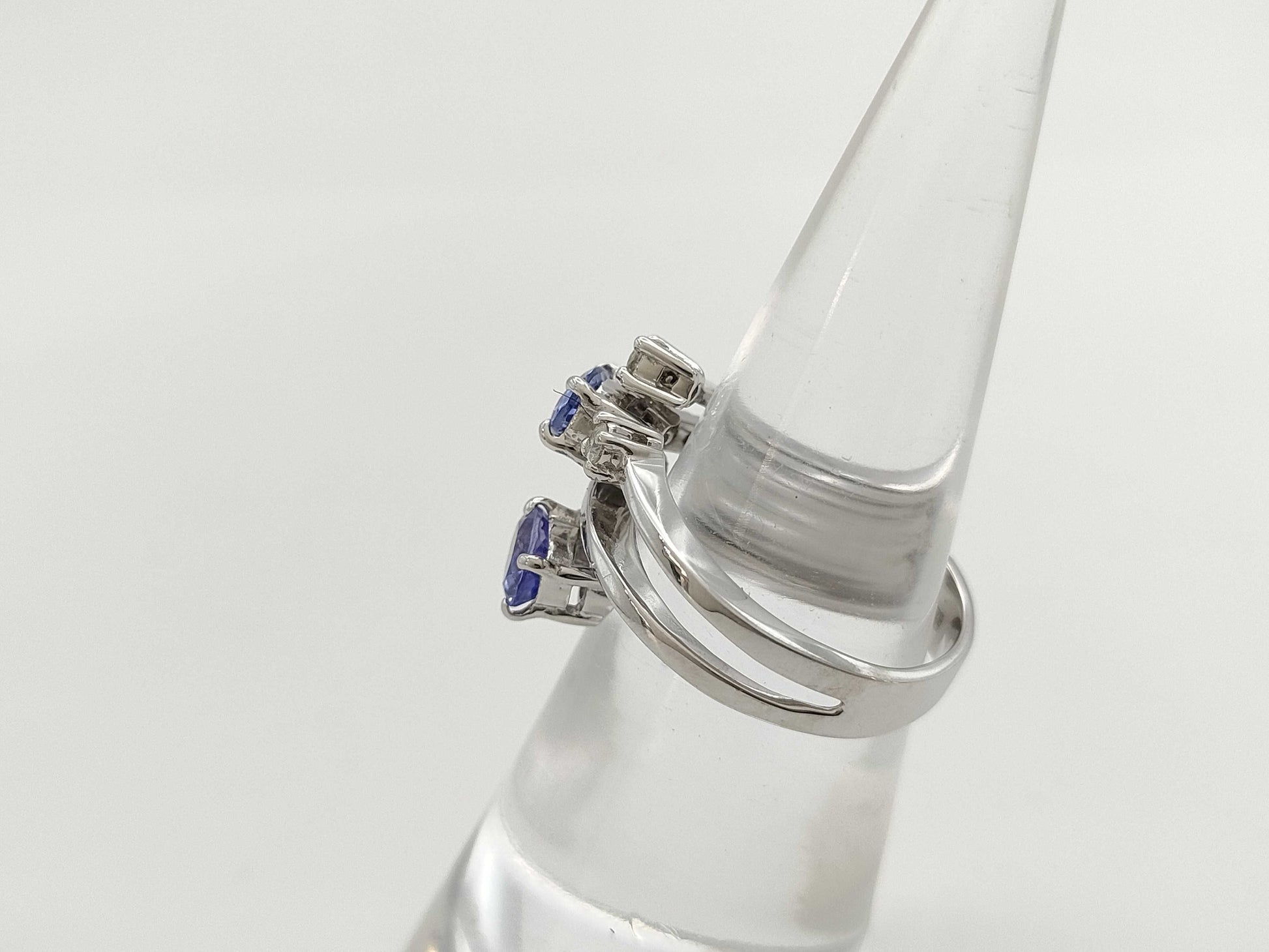 TZ 0.95ct D 0.26ct K18WG 6.5g Earrings 