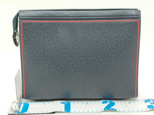 LOUIS VUITTON LOUIS VUITTON Taiga Louis Vuitton Bag LV Taiga Pochette Voyage MM Blue Marine M63394 Second Bag