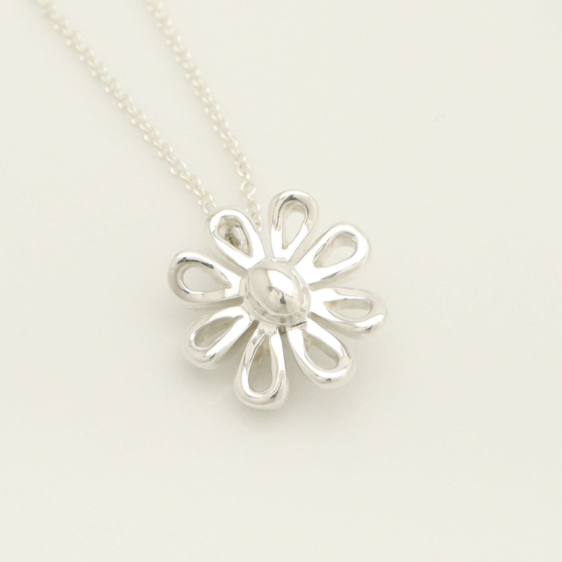 Tiffany & Co. Daisy Flower Necklace Pendant, Silver 925, Weight 3.44g