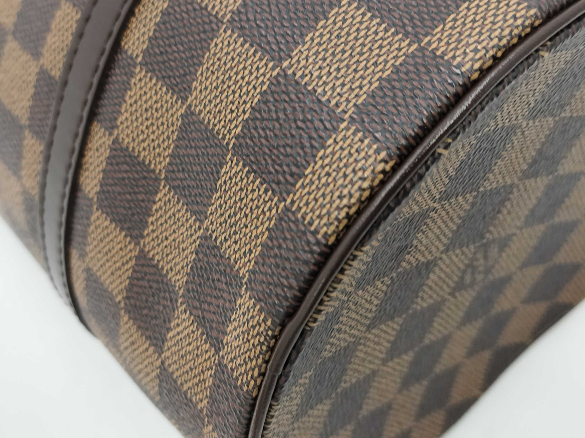 LOUIS VUITTON Damier Papillon Handbag with Pouch MB0035