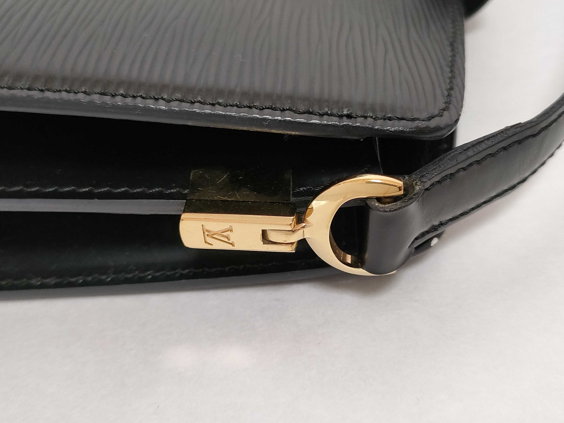 LOUIS VUITTON Epi LV Epi Capuchin Shoulder Bag