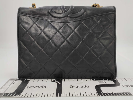 CHANEL CHANEL Matelasse Lambskin Chain Shoulder Bag in Black
