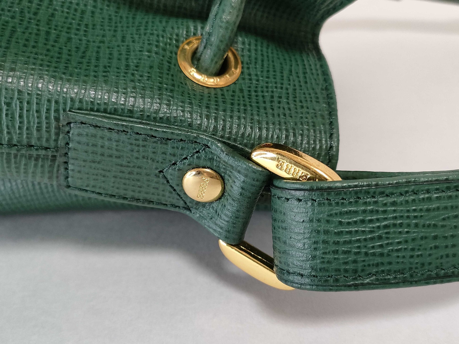 GIANFRANCO FERRE Gianfranco Leather Drawstring Shoulder Bag Green