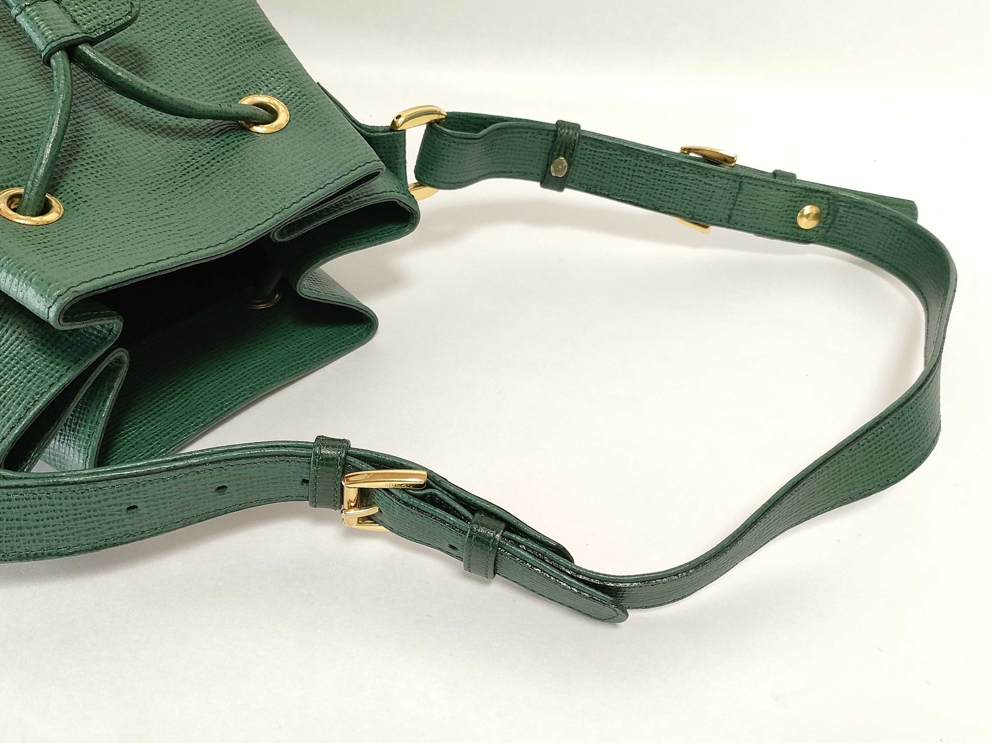 GIANFRANCO FERRE Gianfranco Leather Drawstring Shoulder Bag Green