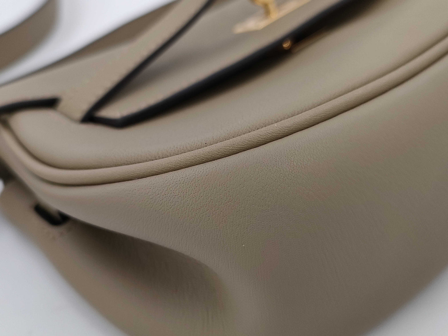 HERMES Kelly Move Shoulder Bag in Beige Marfa Leather with Gold Hardware and Double Stamp