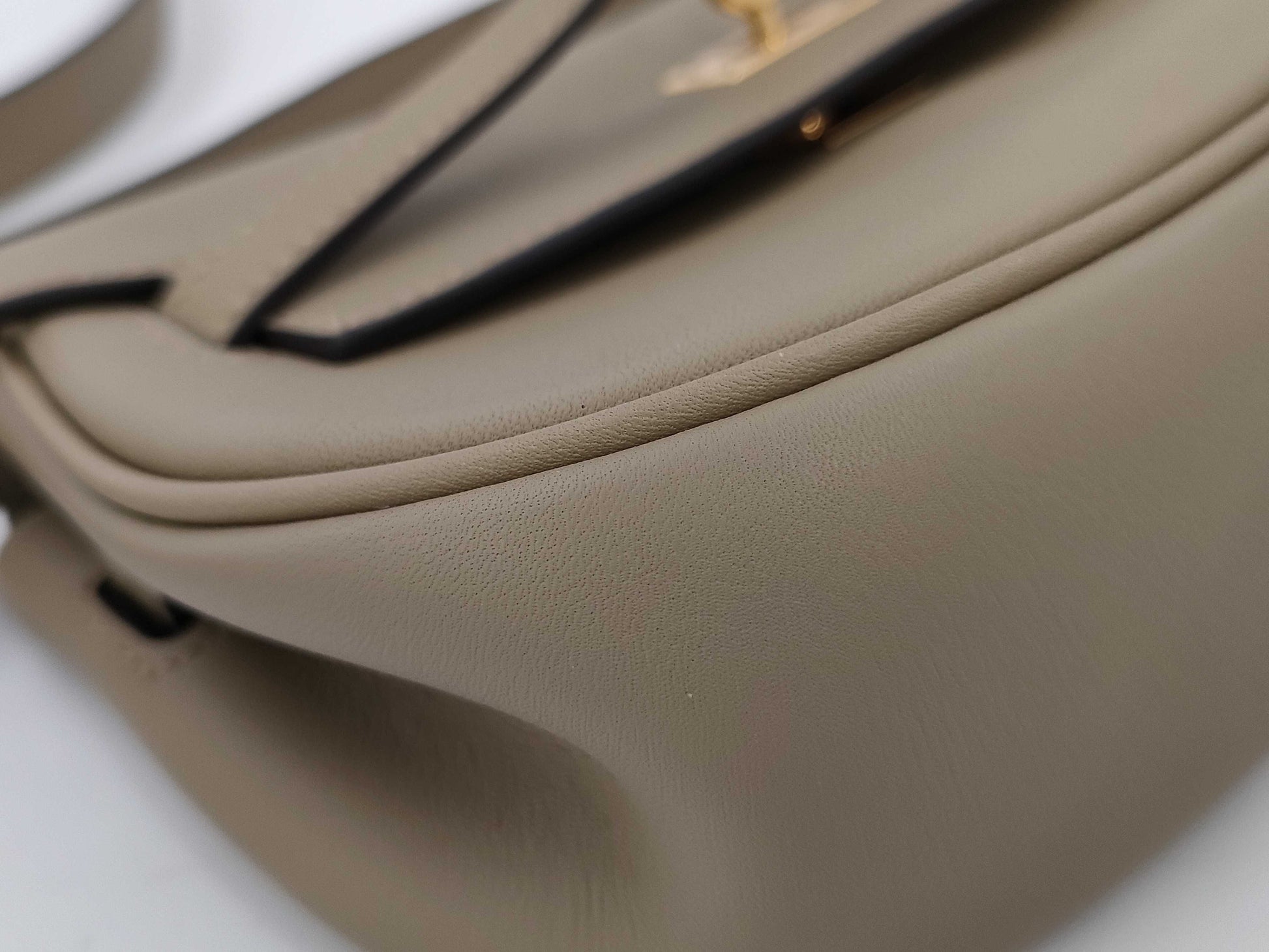 HERMES Kelly Move Shoulder Bag in Beige Marfa Leather with Gold Hardware and Double Stamp