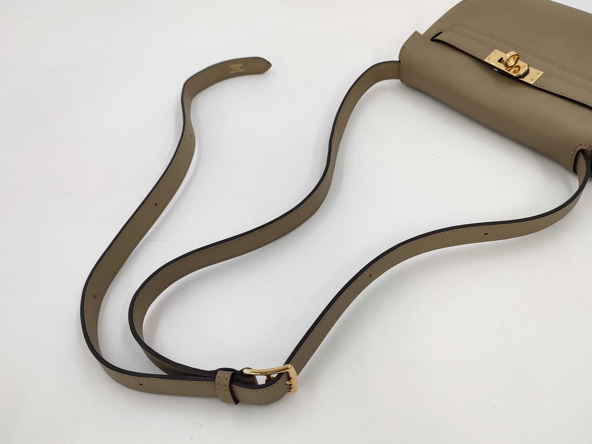 HERMES Kelly Move Shoulder Bag in Beige Marfa Leather with Gold Hardware and Double Stamp