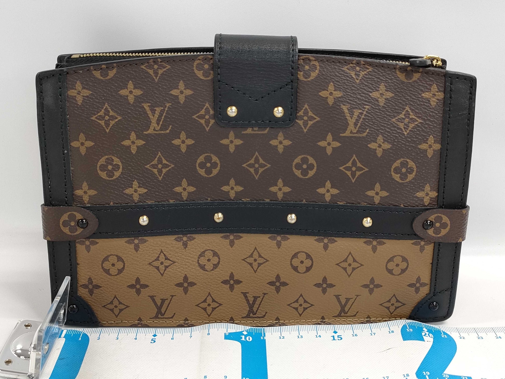LOUIS VUITTON Chain Shoulder Bag
