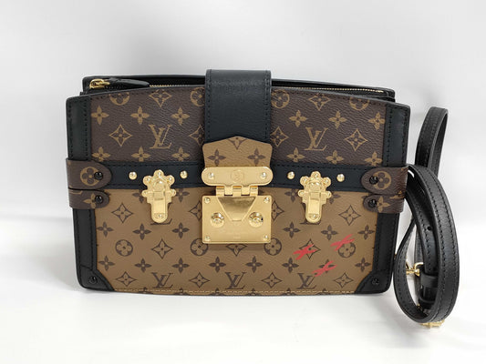 LOUIS VUITTON Chain Shoulder Bag