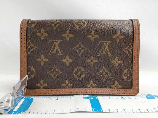 LOUIS VUITTON Chain Shoulder Bag