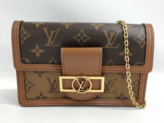LOUIS VUITTON Chain Shoulder Bag