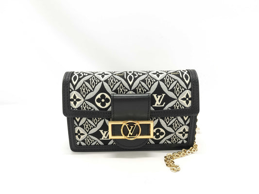 LOUIS VUITTON Chain Shoulder Bag