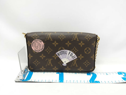 LOUIS VUITTON Chain Shoulder Bag