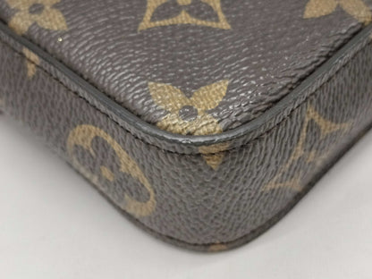 LOUIS VUITTON Chain Shoulder Bag