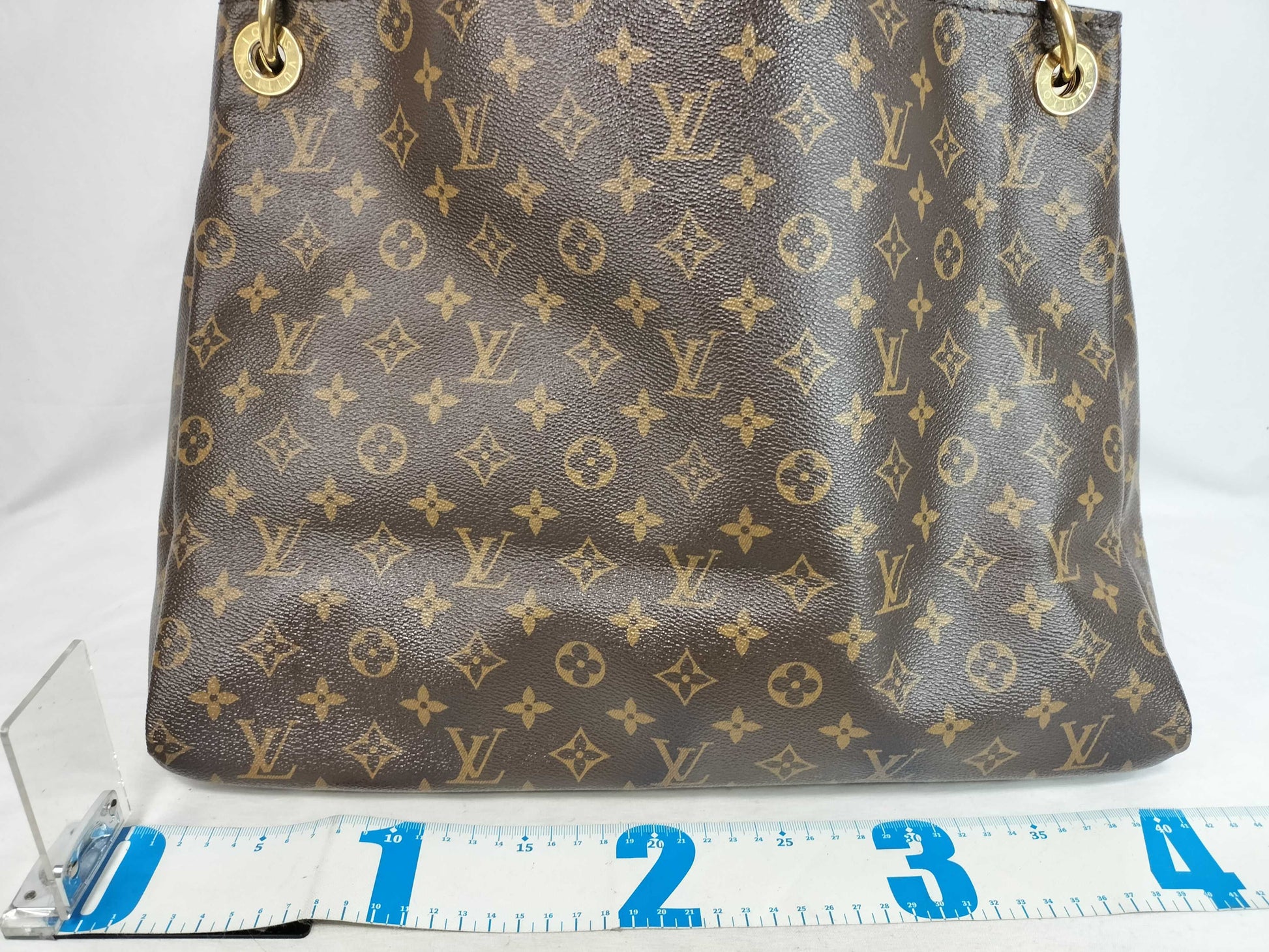 LOUIS VUITTON Monogram Louis Vuitton Artsy Monogram Shoulder Bag