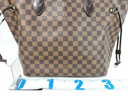 LOUIS VUITTON Damier Neverfull MM Shoulder Bag
