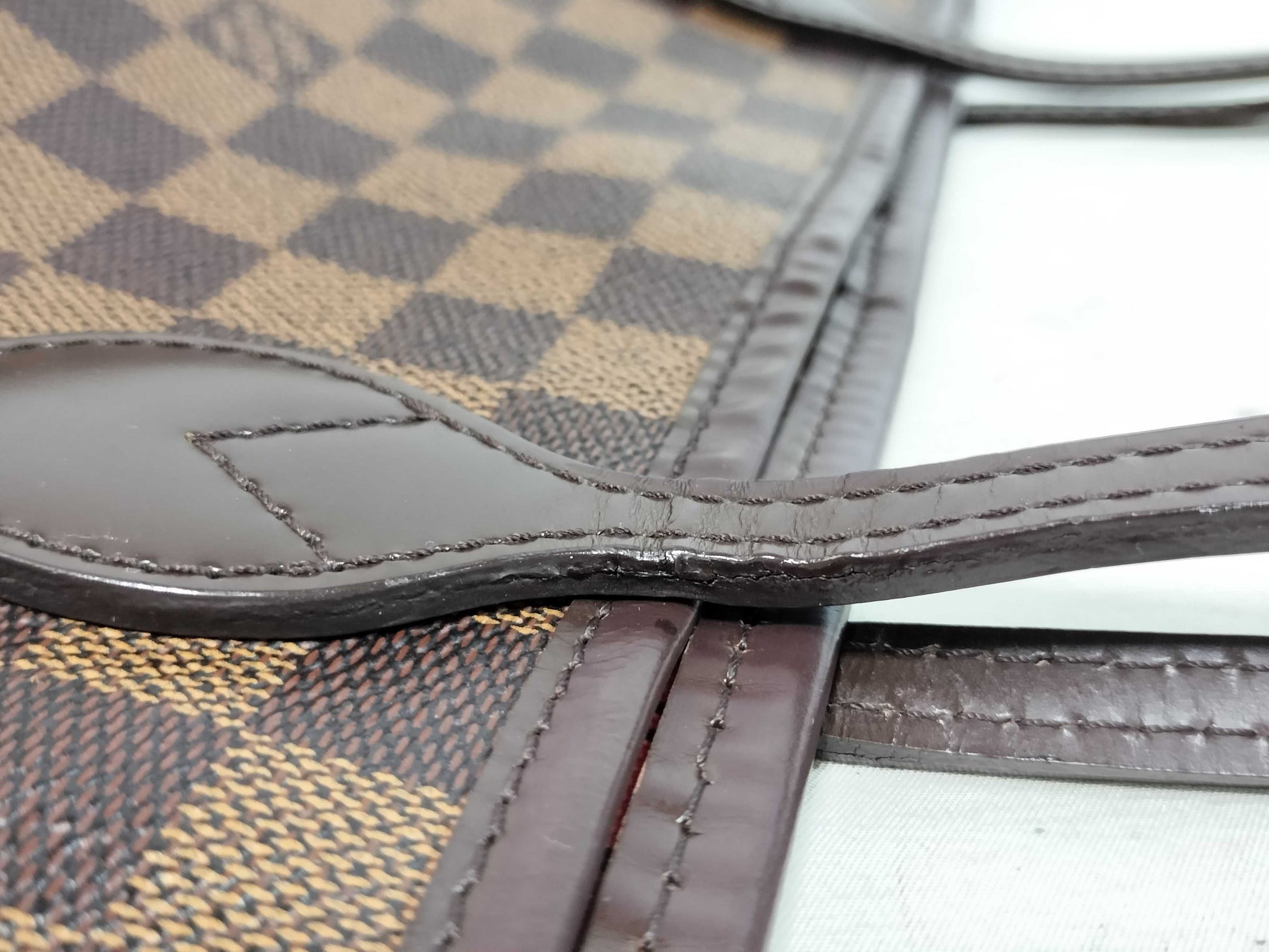LOUIS VUITTON Damier Neverfull MM Shoulder Bag
